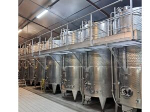 Installation cuverie et Fabrication Passerelle